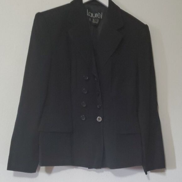 Classic Black Suit Jacket with Structured Silhouette - Picture 1 of 7
